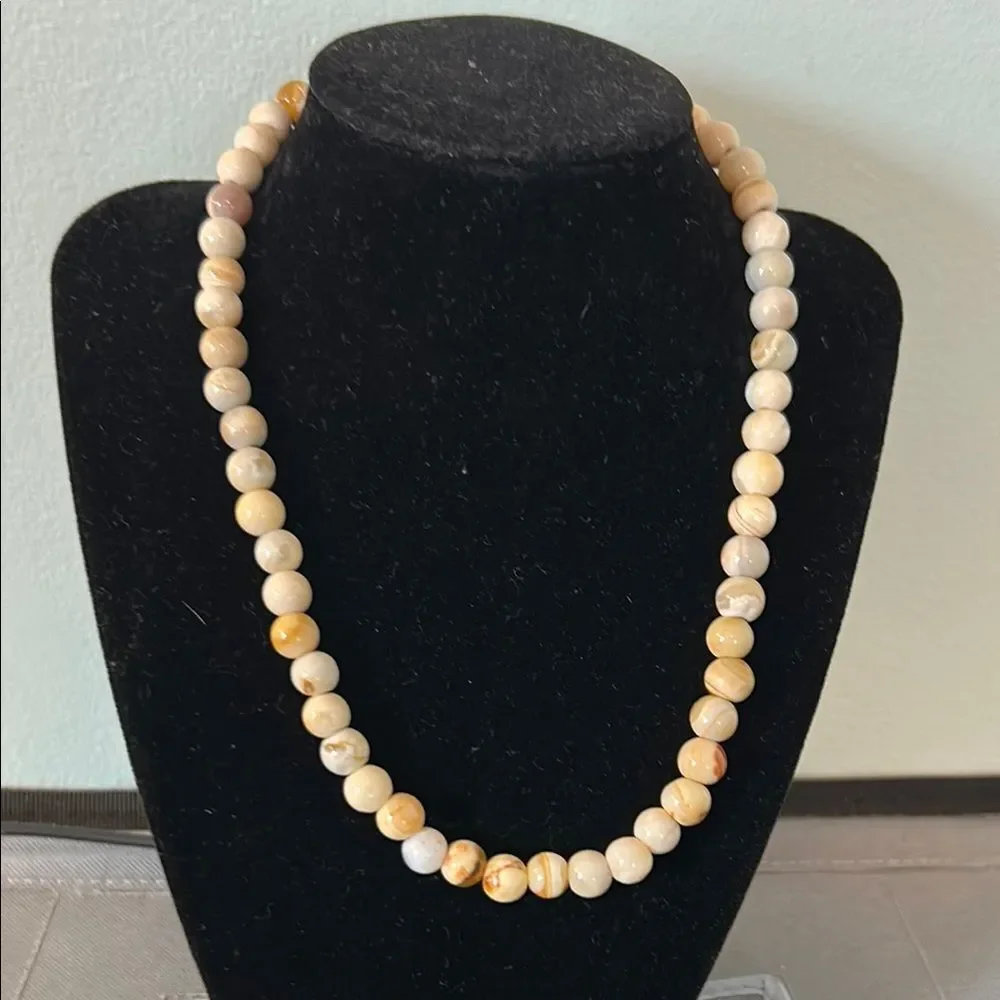 Agate Beaded Necklace in Cream and Tan